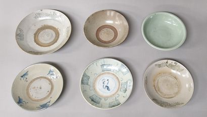 null CHINA export of the Qing and Tan hoa Vietnam period

SET of TWELVE PORCELAIN...