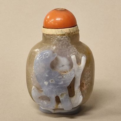 null CHINA, 20th Century 

TABATIER BOTTLE in rock crystal with "wu fu" decoration,...
