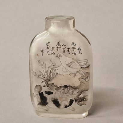 null CHINE, fin de la Dynastie des Qing

FLACON TABATIERE en verre peint à l’intérieur...
