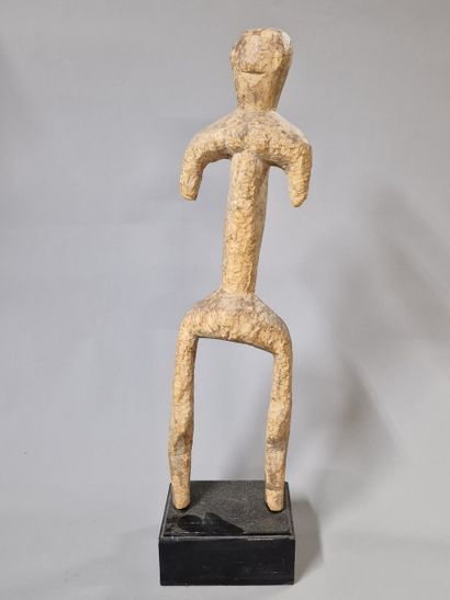 null NIGERIA, Montol

Très belle sculpture féminine à patine brun clair. Elle présente...