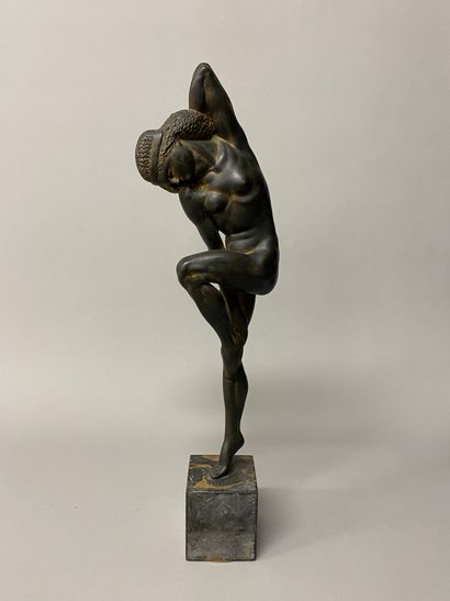 null Dujam PENIC (1889-1946)

Danseuse stylisée

BRONZE patiné à rehauts dorés

Signé

Socle...