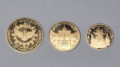 3 VATICAN PIECES of three sizes in gold 750...