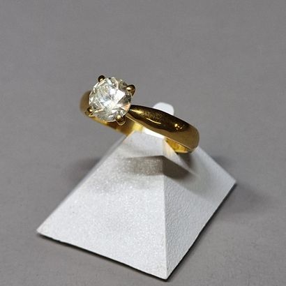 null Modern SOLITARY RING in yellow gold 750 Millièmes set with a brilliant-cut diamond...