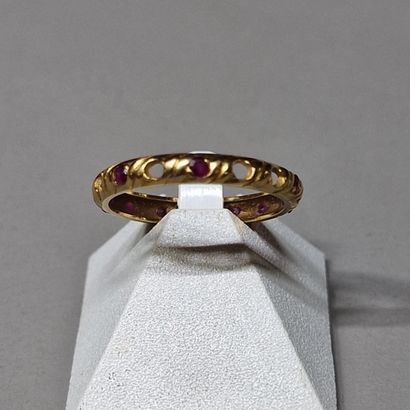 null 3 Modern rings in gold 750 Millièmes

- 1 red enamelled - PB. 3,6 g (missing...