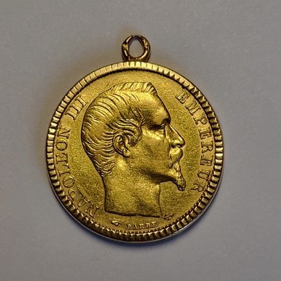 null PENDENTIF Moderne en or jaune 750 Millièmes serti sur griffes d'une pièce de...