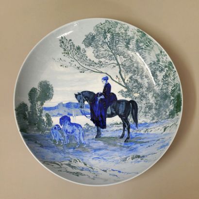 null A. CARRIER (XIX-XXème SIECLE) - PLAT DECORATIF ROND en porcelaine bleu céladon...
