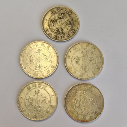 null CHINA - 5 PIECES OF 1 DOLLAR IN SILVER
- 2 coins TAI-CHING-TI-KUO, Silver Coin
P....