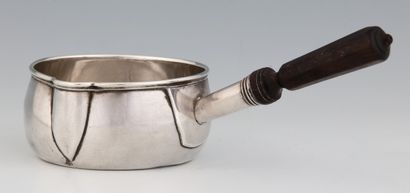 null PETITE CASSEROLE à manche droit en argent Minerve 950 Millièmes d'Epoque XIXème...