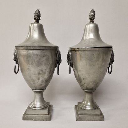 PAIR OF COVERED URN VASES - England XIXth...