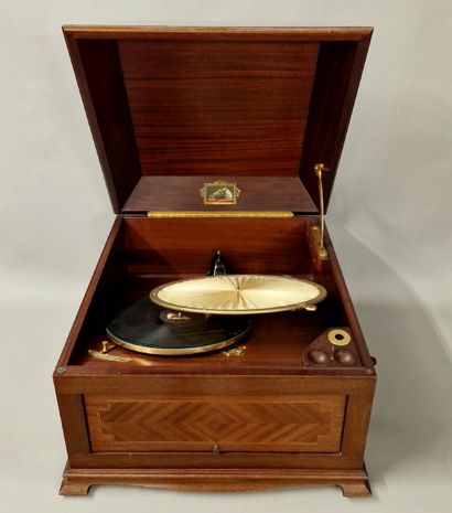 IMPORTANT PHONOGRAPH Circa 1930 of the brand...