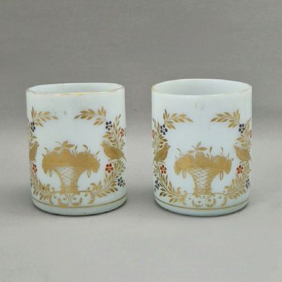 null PAIR OF GOBELETS in soapy opaline of Restoration period with gold and polychrome...