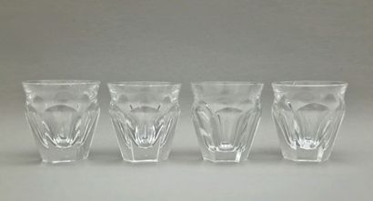 null BACCARAT - MODELE TALLEYRAND - 4 GOBELETS A ALCOOL en cristal blanc taillé à...