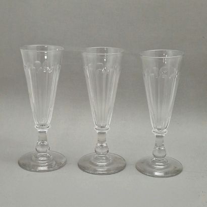 BACCARAT (?) - 6 white cut crystal CHAMPAGNE...