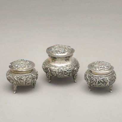 null PAIR OF SALONS AND MOUTARDIER ROUND COVERS TRIPODS silver - Indochina End of...