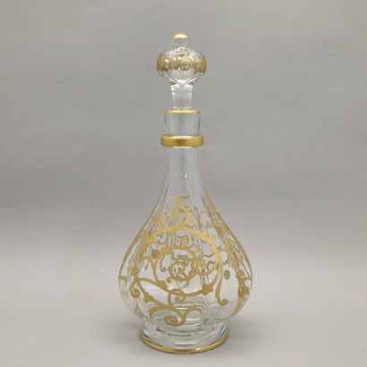 null SAINT LOUIS - MODELE CLUNY (Crée en 1889) - CARAFE en cristal blanc soufflé...