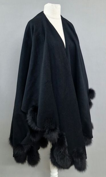 null Louis FERAUD SET - GRAND CHALE en laine noire bordée de fourrure