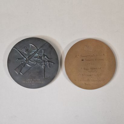 null 2 HUNTING MEDALS 
- One after Raymond DELAMARRE (1890-1986) in bronze with brown...