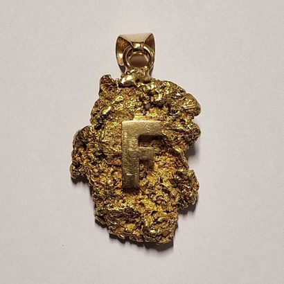 null PEPITE D'OR - Modern Foreign Work pendant mounted with the letter F
P. 43,2...