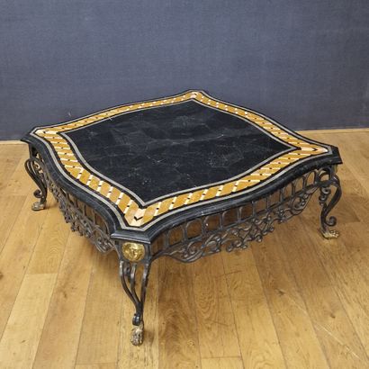 null SQUARE LOW TABLE WITH MOVING EDGES in the Neoclassical style, by a decorator...