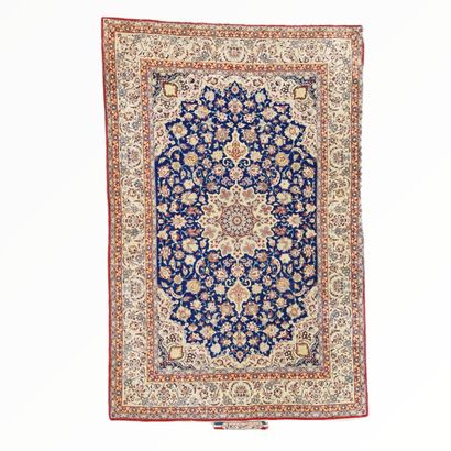 null ISPAHAN RUG (cotton warp and weft, wool velvet), central Persia, circa 1930-1950
217...