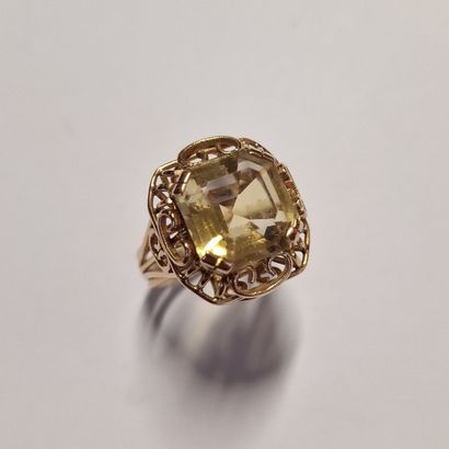 null RING Circa 1950 in pink gold 750 Millièmes set with a facetted citrine 
PB....