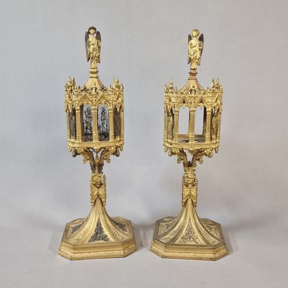 null PAIR OF PHOTOPHORES IN THE FORM OF RELIQUARY MONSTRANCES in the Troubadour Style...
