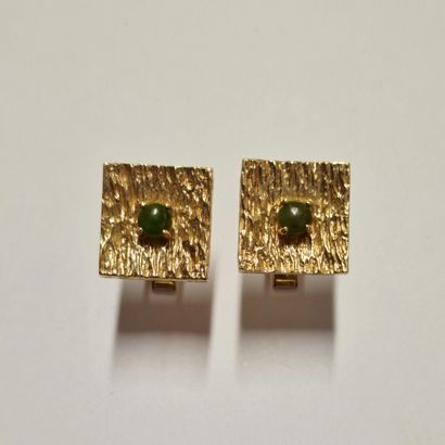 null Pair of square-shaped, textured 585 Millièmes yellow gold HANDLEBUTTONS Circa...