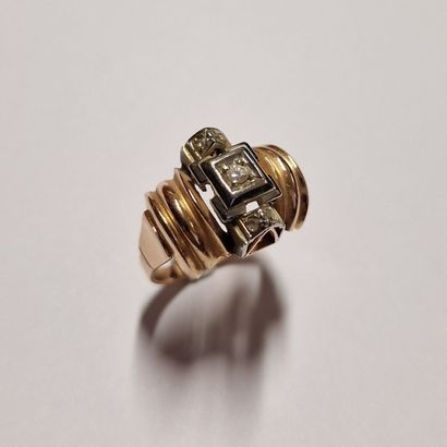 null TANK RING Circa 1940-50 in two-tone 750 Millièmes gold set with one brilliant...