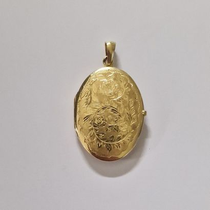 null Early 20th century MEDAILLON PENDANT in yellow gold 750 Millièmes, opening and...