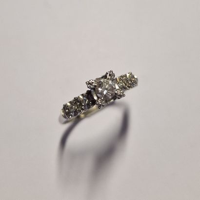 null RING Circa 1960 in 585 Millièmes white gold set with a central diamond weighing...