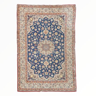 null ISPAHAN RUG (cotton warp and weft, wool velvet), central Persia, circa 1930-1950
217...