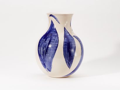  Olivier DEBRE (1920-1999) et Atelier TOZZOLA
VASE BALUSTRE
Céramique émaillée 
Signé... Gazette Drouot