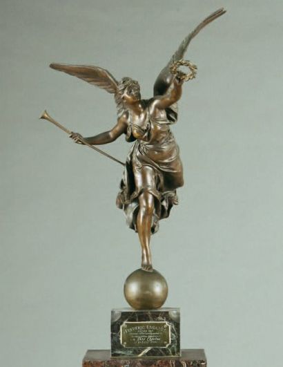 Ernest Barrias (1841-1905) "Renommée " Bronze patiné Haut. 85 cm