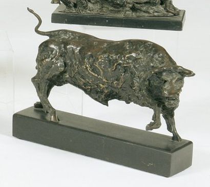 - W. Hayter (XXème) Taureau - Bronze - Long : 35 cm