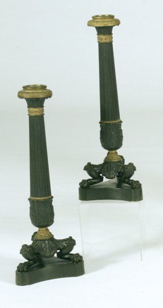 null - Paire de flambeaux en bronze XIXème siècle - Haut : 45 cm