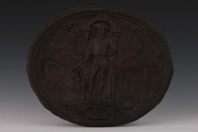 null PLAQUE ovale en cuivre repoussé, présentant Christophe Colomb dans une arcature...