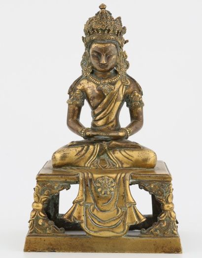 null Chine XVIIIème SIècle - Amitayus en bronze doré représentant le Bouddha assis...