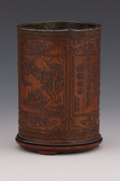 null Chine Epoque XIXème siècle - Petit pot à pinceaux bitong en bois et bambou à...