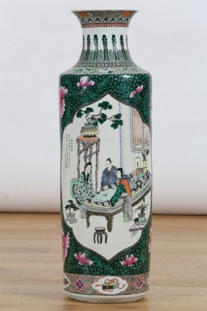 null Chine vers 1900 - Important vase de forme balustre en porcelaine et émaux polychromes...