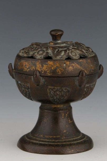 null Chine Epoque XVIIème - XVIIIème siècle - Brûle-parfum miniature en bronze et...