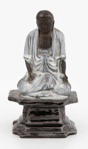 null Japon Période Edo (1603-1868) - Bouddha en grés émaillé représentant un moine...