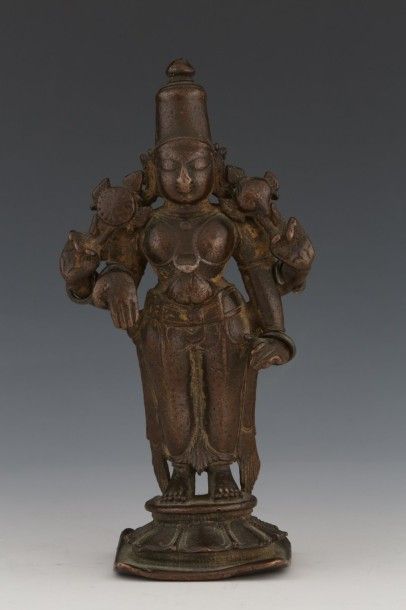 null Inde Epoque XVIIème siècle - Petit sujet en bronze représentant la déesse Lakhsmi,...