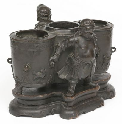 null Chine Période Ming XVIème siècle - Important brûle-parfum en bronze de belle...