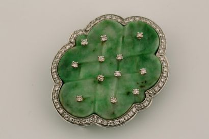 null Chine - Broche polylobée en jadéite avec monture en or et diamants - Long. 4.5...