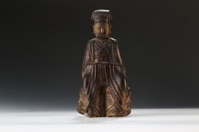 null Chine XVIIème siècle - Statuette en bois laqué et doré représentant l'Auguste...
