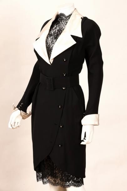 null CHANEL BOUTIQUE - ROBE PORTEFEUILLE Taille 40 en jersey de coton noir et parements...