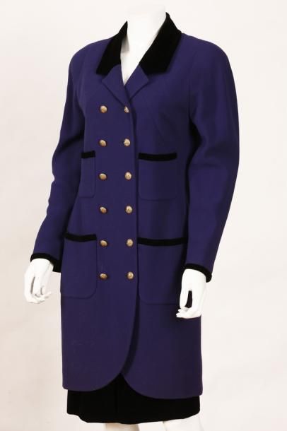 null CHANEL BOUTIQUE - TAILLEUR JUPE DE DAME Taille 42 en soie et crêpe mauve à parements...