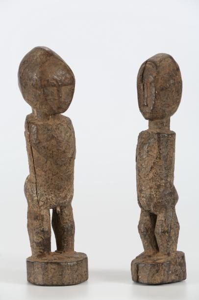 null Couple de statuettes Couple "Bla" d'époux de l'au-delà, style archaïque ancien,...