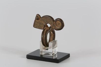 null Bague en bronze Représentant un caméléon, symbole de sagesse, elle indique le...