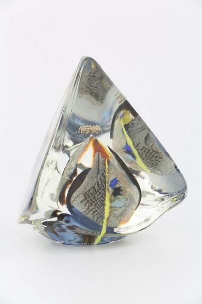 null 18 - Claude MONOD (1944-1990)

Pyramide 

Verre et boule métallique - Signé...